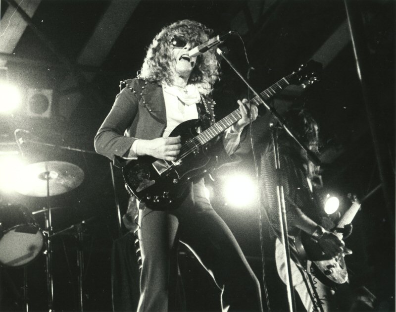 Ian Hunter live on stage