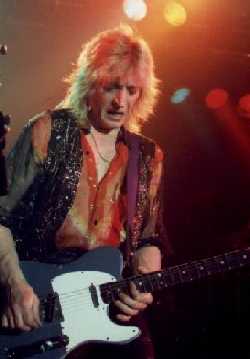 [Mick Ronson live in 1990]